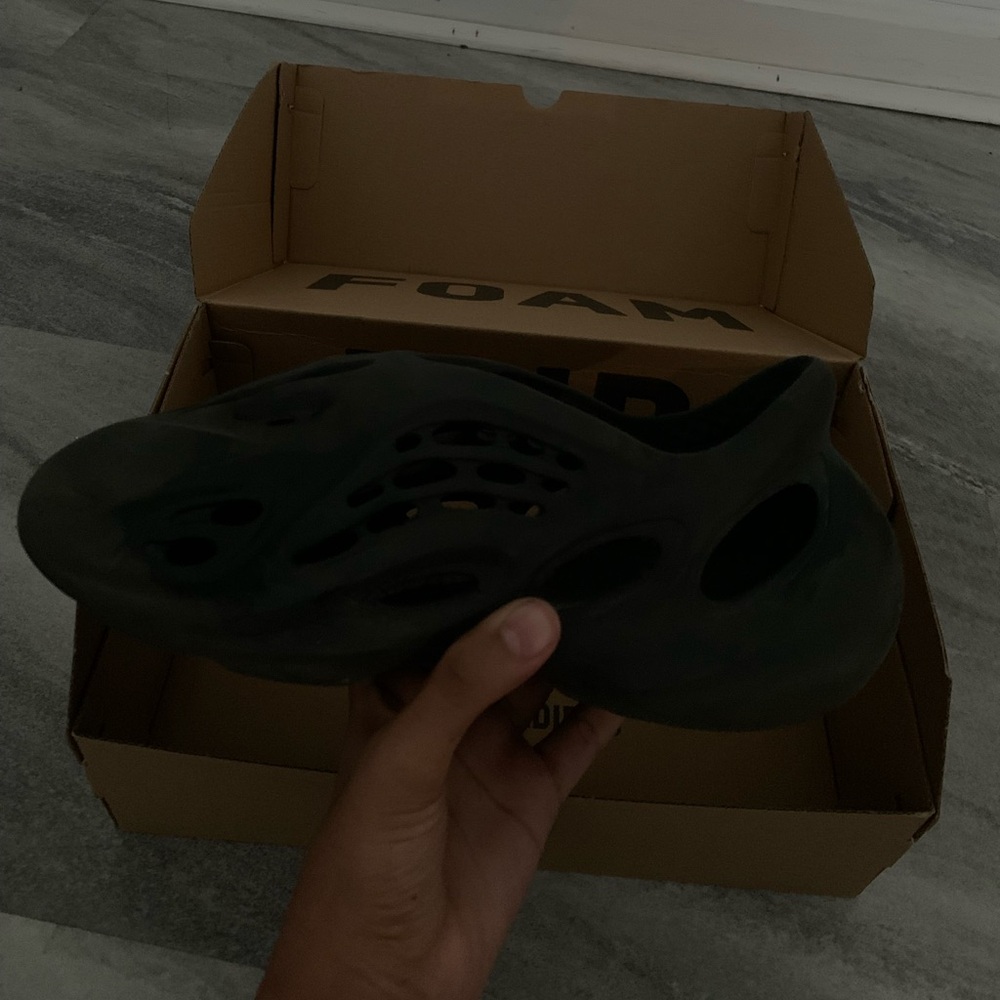 Yeezy Foam Runner Black Slip-On